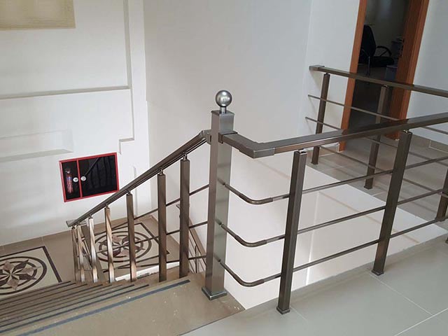 alüminyum kupeşte korkuluk - 03